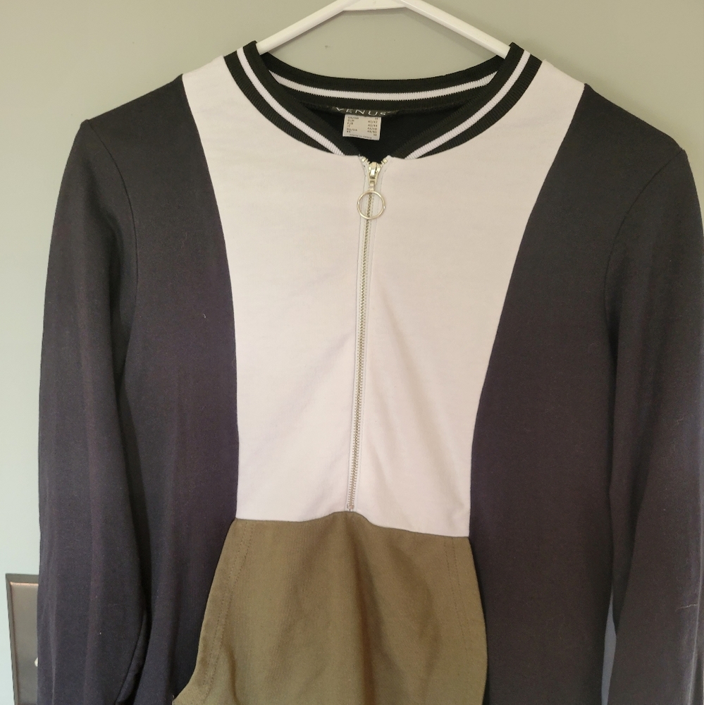 Venus Color Block Sweatshirt 🤍 - Picture 4 of 5